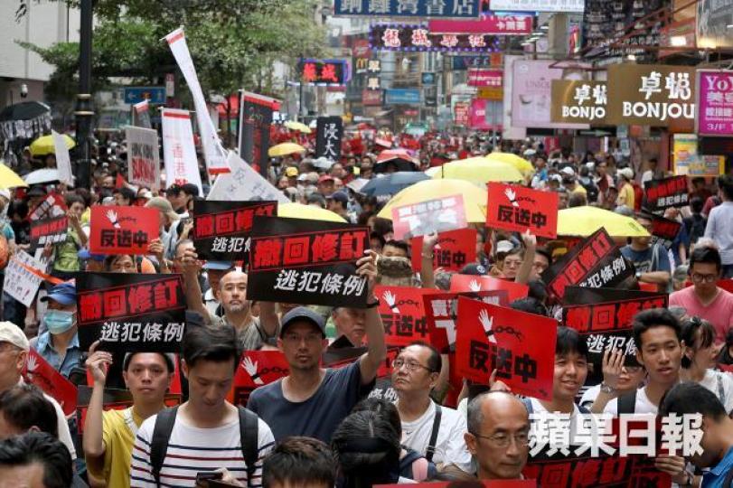 《逃犯條例》修訂一旦通過,香港樓市將失去一堆大陸捧場客,造成一定壓力。資料圖片 《逃犯條例》修訂一旦通過,香港樓市將失去一堆大陸捧場客,造成一定壓力。資料圖片