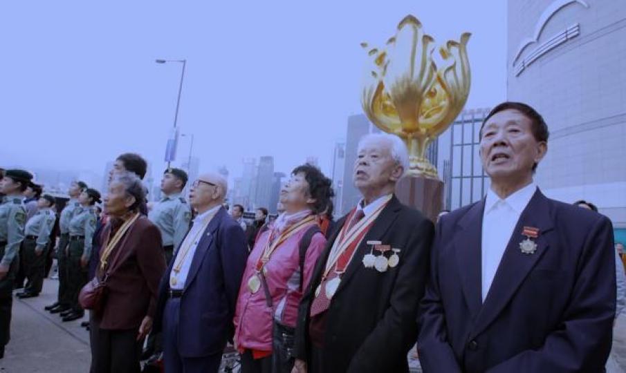 國歌宣傳片動用了差不多200人,以快聚快閃形式一齊唱國歌,但效果似乎倒米多於一切。互聯網圖片 國歌宣傳片動用了差不多200人,以快聚快閃形式一齊唱國歌,但效果似乎倒米多於一切。互聯網圖片