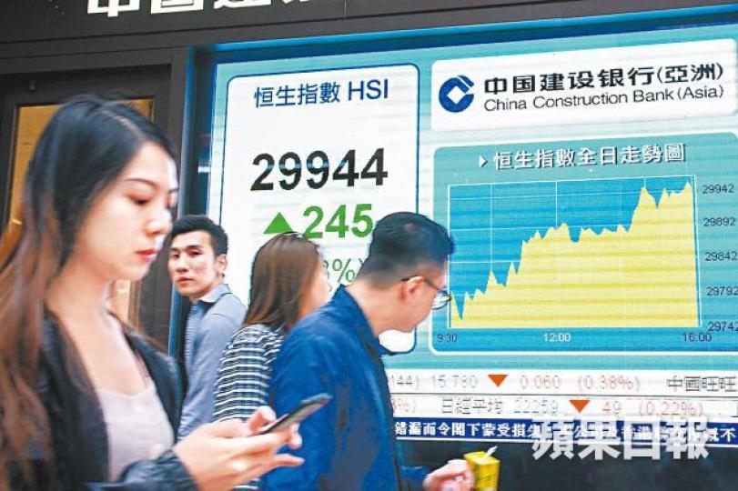 港股未受「五窮」魔咒困擾,昨日直逼三萬大關。何耀勤攝 港股未受「五窮」魔咒困擾,昨日直逼三萬大關。何耀勤攝
