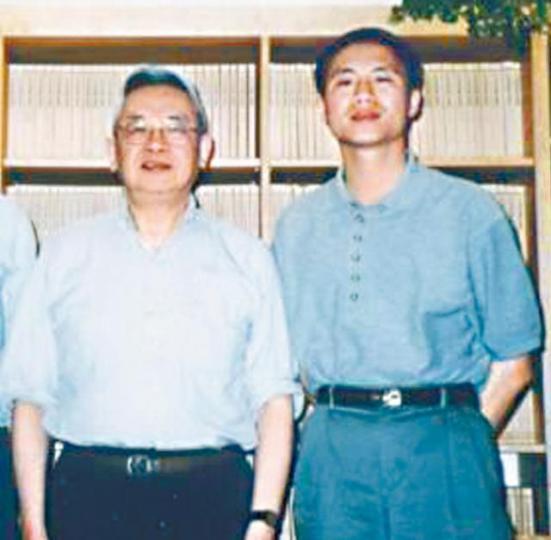 余英時曾主動保薦王丹入哈佛大學。 余英時曾主動保薦王丹入哈佛大學。