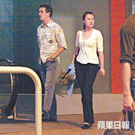 鮮有緋聞的康華，07年被指結識了一名外籍男子，更曾傳出婚訊。