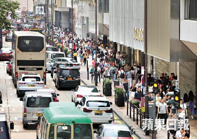 黃金周首三天有84萬內地人湧港,廣東道人頭湧湧。 黃金周首三天有84萬內地人湧港,廣東道人頭湧湧。