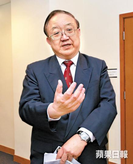 醫委會周三表決放寬海外醫生執業方案;圖為主席劉允怡。醫學會前會長蔡堅質疑醫委會向委員發出文件做法不妥。醫學會等組織提出的方案五,要求海外醫生考取執業試後進行18個月全職工作。 醫委會周三表決放寬海外醫生執業方案;圖為主席劉允怡。醫學會前會長蔡堅質疑醫委會向委員發出文件做法不妥。醫學會等組織提出的方案五,要求海外醫生考取執業試後進行18個月全職工作。