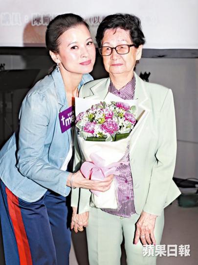 黎燕珊當年離婚，媽媽支持決定。文雪兒希望儲起兩女的家用，給她們做首期。