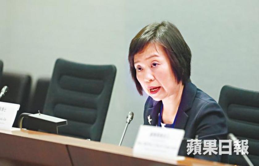 教育局副局長蔡若蓮指外籍生不獲豁免學唱國歌。人民力量陳志全質疑學校不跟指示會被追究。 教育局副局長蔡若蓮指外籍生不獲豁免學唱國歌。人民力量陳志全質疑學校不跟指示會被追究。
