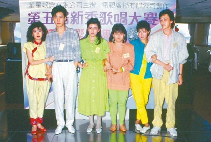 黎明（左二）參加86年新秀入行，當時吳啟明（右一）已在活動跟黎明碰頭。（左起）歐陽震華和吳啟明一齊拍攝黎明《我的感覺》音樂特輯。電視圖片