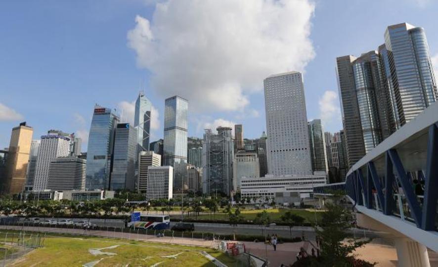 今年首季,本港股樓皆升,GDP表現卻差強人意,意味着很多人錯失今年首季的入市機會,影響消費。 資料圖片 今年首季,本港股樓皆升,GDP表現卻差強人意,意味着很多人錯失今年首季的入市機會,影響消費。 資料圖片