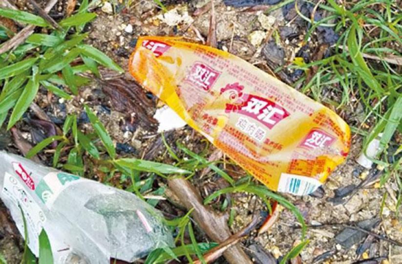 黃金周期間西貢西灣山麥理浩徑上,垃圾隨處可見。
黃金周期間西貢西灣山麥理浩徑上,垃圾隨處可見。