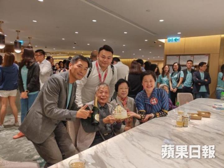 82歲首置買家李伯伯,周六獲仔女送贈Montara2房單位作生日禮物,涉資約700萬。 資料圖片 82歲首置買家李伯伯,周六獲仔女送贈Montara2房單位作生日禮物,涉資約700萬。 資料圖片