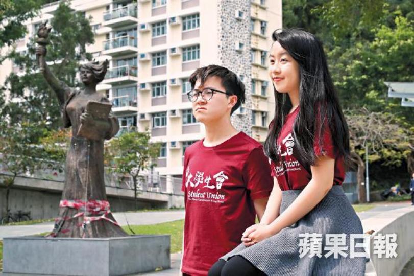 中大學生會會長蘇浚鋒(左)和外務副會長呂天忻(右)希望不同世代就六四紀念方式互相尊重。何家達攝2014年學聯最後一次參與支聯會六四集會,自此學界漸行漸遠。 中大學生會會長蘇浚鋒(左)和外務副會長呂天忻(右)希望不同世代就六四紀念方式互相尊重。何家達攝2014年學聯最後一次參與支聯會六四集會,自此學界漸行漸遠。