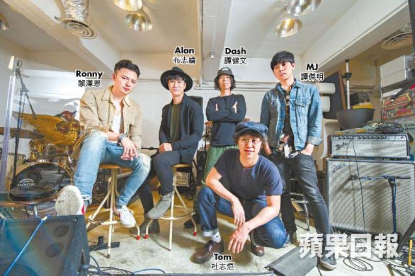 Mr.出道第二年已憑大熱作《如果我是陳奕迅》彈出,Alan坦言憑噱頭曲紅了有點不舒服,但也承認當時憑它立即解決了生活貧困問題。重組後的Mr.再無大公司照顧,一切靠自己。 Mr.出道第二年已憑大熱作《如果我是陳奕迅》彈出,Alan坦言憑噱頭曲紅了有點不舒服,但也承認當時憑它立即解決了生活貧困問題。重組後的Mr.再無大公司照顧,一切靠自己。