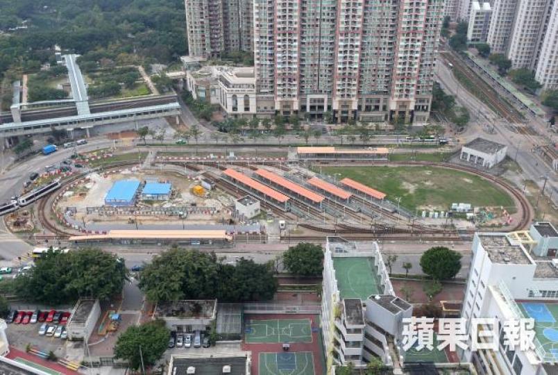 輕鐵天榮站受毗鄰新鴻基地產住宅發展項目工程影響,沉降超標。資料圖片 輕鐵天榮站受毗鄰新鴻基地產住宅發展項目工程影響,沉降超標。資料圖片