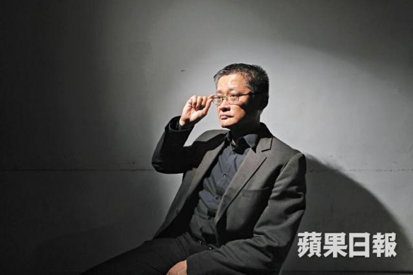 陳清華外號青蛙,對本土派論述瞭如指掌,「你有想法和論述不要緊,你的東西是不是真的?」盧斯達陳 雲八九民運正值如火如荼,5月23日三名來自湖南的年輕人向天安門城樓毛澤東畫像潑墨,早前盧斯達指當時學運領袖王丹要為此負責,青蛙則fact check當日王丹病了,根本不在現場。青蛙認為陳雲對學界的影響力於2014年傘運達高峯,近似信仰,《香港城邦論》也成為本土《聖經》。盧斯達對現時學界影響極深,甚至被奉為「盧斯達lization」,可知其厲害。陳清華相信本土派裏面很多朋友其實是真心,問題是怎樣變成真正 陳清華外號青蛙,對本土派論述瞭如指掌,「你有想法和論述不要緊,你的東西是不是真的?」盧斯達陳 雲八九民運正值如火如荼,5月23日三名來自湖南的年輕人向天安門城樓毛澤東畫像潑墨,早前盧斯達指當時學運領袖王丹要為此負責,青蛙則fact check當日王丹病了,根本不在現場。青蛙認為陳雲對學界的影響力於2014年傘運達高峯,近似信仰,《香港城邦論》也成為本土《聖經》。盧斯達對現時學界影響極深,甚至被奉為「盧斯達lization」,可知其厲害。陳清華相信本土派裏面很多朋友其實是真心,問題是怎樣變成真正