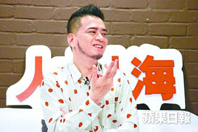 黃耀明坦言30年後的香港情況更壞,對前景不感樂觀。王子俊攝周耀輝當年受六四影響下毅然辭去政府工,自言只是大時代小人物。達明一派推出了隱喻六四的《天問》,周耀輝寫出蒼生對獨裁統治的無力感。六四後,達明一派《十個救火的少年》反映現實荒謬,因諸多藉口又無實際行動的人,最終成為歷史犧牲品。 黃耀明坦言30年後的香港情況更壞,對前景不感樂觀。王子俊攝周耀輝當年受六四影響下毅然辭去政府工,自言只是大時代小人物。達明一派推出了隱喻六四的《天問》,周耀輝寫出蒼生對獨裁統治的無力感。六四後,達明一派《十個救火的少年》反映現實荒謬,因諸多藉口又無實際行動的人,最終成為歷史犧牲品。