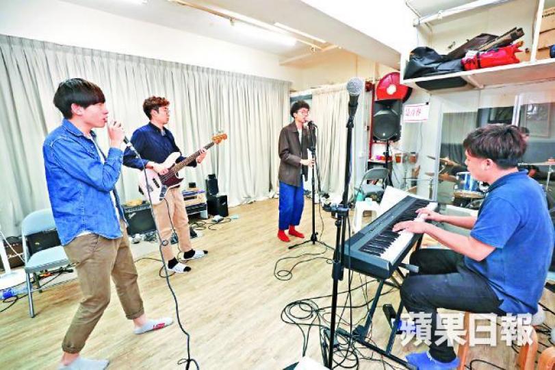 Boyz' Reborn樂隊沒有走在社運前線,但一直創作宣揚自由、民主信念的歌曲。李家皓攝Boyz' Reborn成員多數是大專學生,他們為傳承歷史用音樂默默起革命。 Boyz' Reborn樂隊沒有走在社運前線,但一直創作宣揚自由、民主信念的歌曲。李家皓攝Boyz' Reborn成員多數是大專學生,他們為傳承歷史用音樂默默起革命。