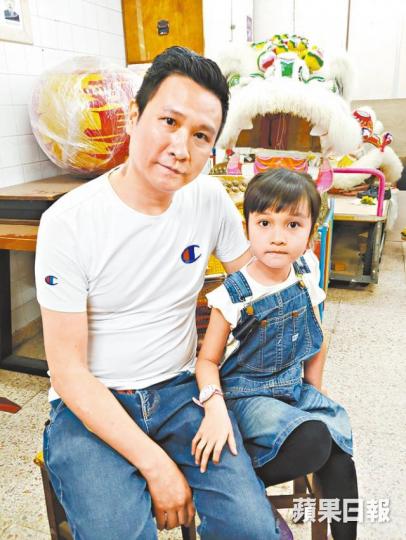 6歲的梁伽妤最後一年擔任色芯,「反串」扮演侯志強。 6歲的梁伽妤最後一年擔任色芯,「反串」扮演侯志強。