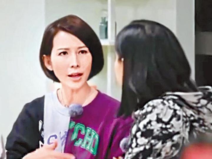 蔡少芬在節目中自爆第一胎時小產，之後懷上楚兒時又要拍劇。微博圖片蔡少芬表示張晉當年得知再懷孕，開心到睡不着。資料圖片