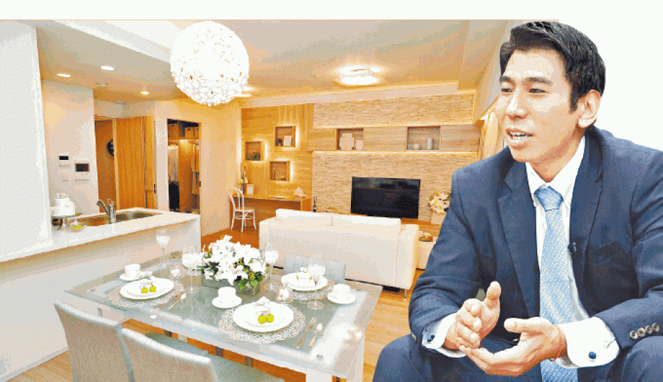 沖村晋一指,為了將個別屋苑登記成避難所,公司花多了錢以滿足較高的建築要求。大阪一個新屋苑的災害用品倉庫有(左起)手動濾水器、流動煮食車及臨時廁所等設備。牆身設按壓式通風設備保持空氣流通。門框可變形,以免天災時住戶被困。 沖村晋一指,為了將個別屋苑登記成避難所,公司花多了錢以滿足較高的建築要求。大阪一個新屋苑的災害用品倉庫有(左起)手動濾水器、流動煮食車及臨時廁所等設備。牆身設按壓式通風設備保持空氣流通。門框可變形,以免天災時住戶被困。