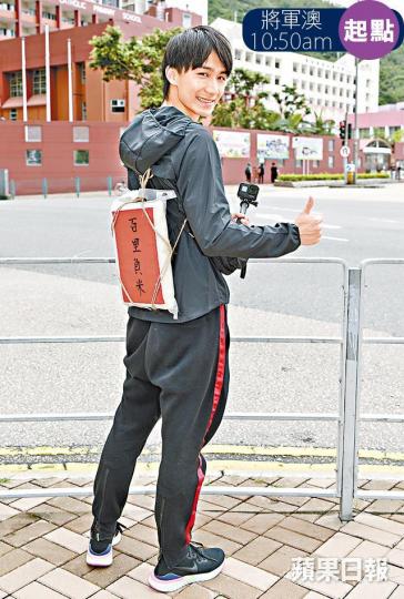 吳肇軒大前日早上在將軍澳出發前受訪，表示今次挑戰古人「百里負米」，以行動為父母祈福。吳肇軒到達太子後，到麵包店買了乾糧充飢。到達葵涌路段路面漸斜，吳肇軒已行得上氣不接下氣。黃昏時吳肇軒來到荃灣西，他笑言腳已好攰。吳肇軒全程行了14個小時，直言即使多累也都值得。吳肇軒希望父母身體健康，長命百歲。互聯網圖片