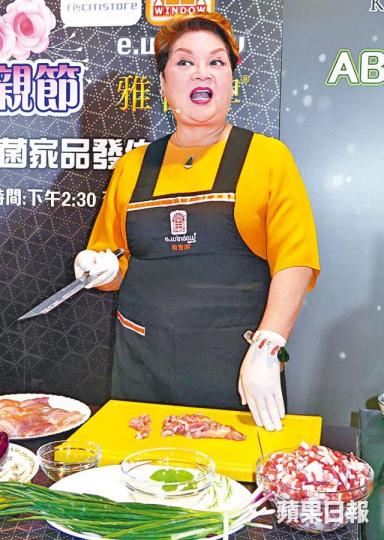 肥媽笑言即使今日是母親節，也要下廚煮飯。