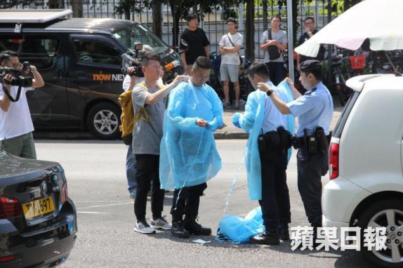 政府人員昨日在上水屠房外作準備。周鴻熙攝 政府人員昨日在上水屠房外作準備。周鴻熙攝