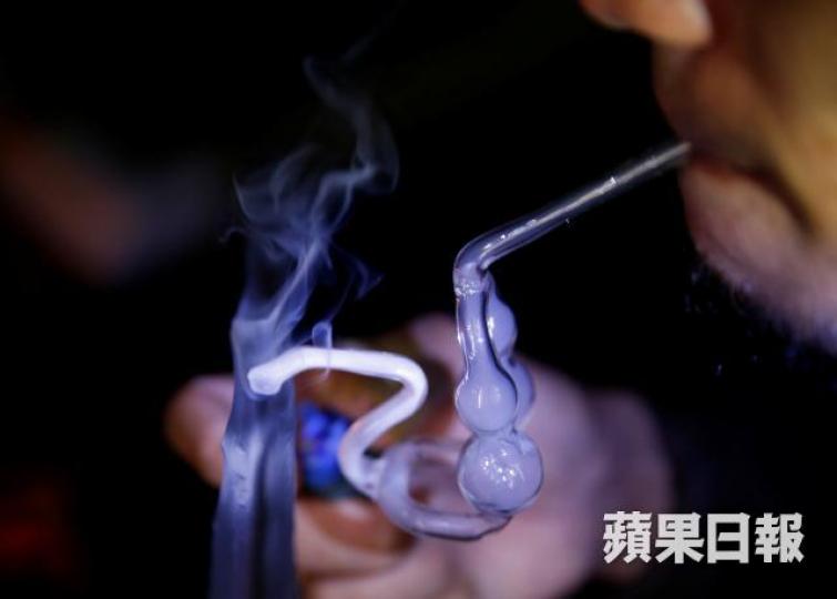 家長若染上毒癮,受害人終將是其子女。 家長若染上毒癮,受害人終將是其子女。