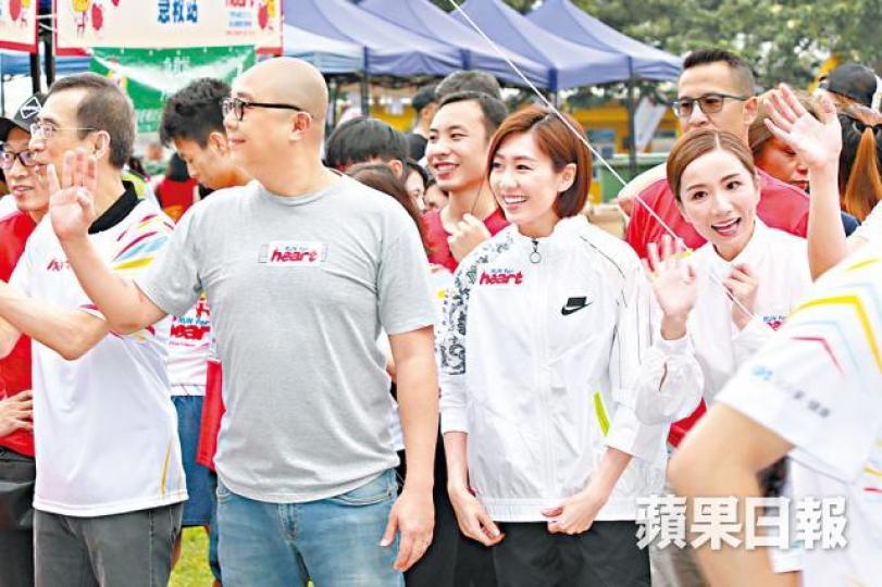 （右起）豹嫂爆豹哥有血管塞，定欣則警告阿Bob不戒口，友情會出現問題。胡定欣（右）曾見過豹嫂與豹哥鬧交至喊。