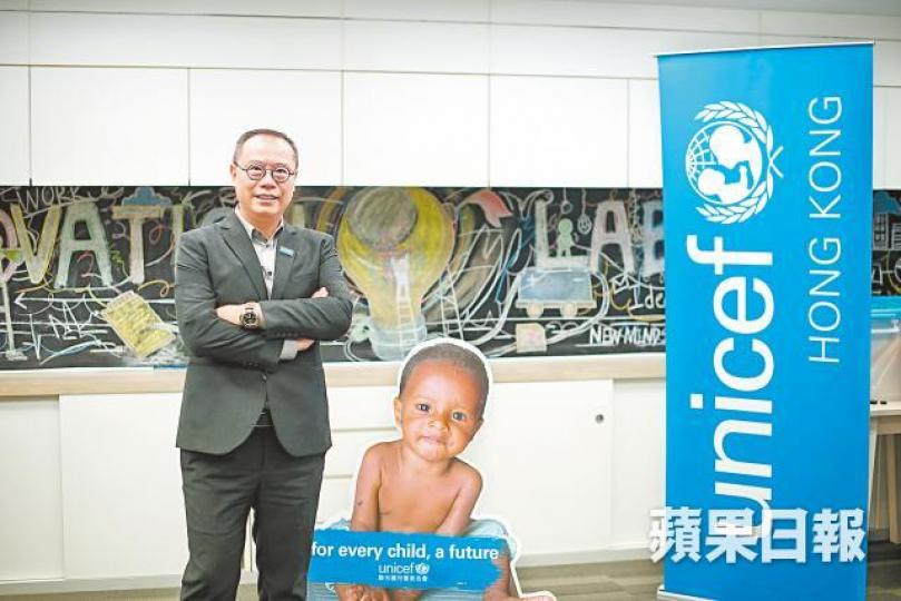 陳立業由商界轉做慈善工作,出任UNICEF HK總幹事。陳立業有份打造One2Free品牌,1997年起用郭富城拍攝電視廣告,更由觀眾電話投票決定劇情。資料圖片陳立業(右)在2010年轉戰零售業,加入謝瑞麟工作。資料圖片 陳立業由商界轉做慈善工作,出任UNICEF HK總幹事。陳立業有份打造One2Free品牌,1997年起用郭富城拍攝電視廣告,更由觀眾電話投票決定劇情。資料圖片陳立業(右)在2010年轉戰零售業,加入謝瑞麟工作。資料圖片