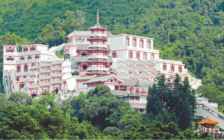 沙田寶福山由馮成創辦,規模龐大,擁近十萬個龕位。互聯網 沙田寶福山由馮成創辦,規模龐大,擁近十萬個龕位。互聯網