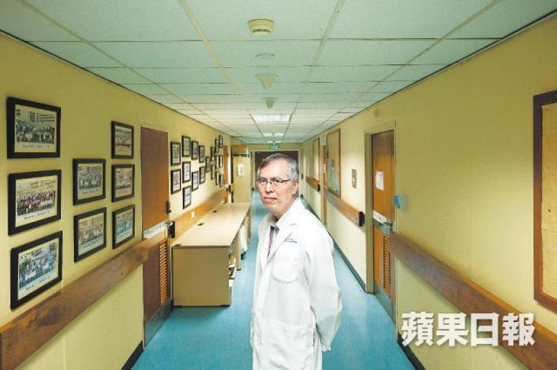 中大兒科學系教授李志光本應2017年退休,但為籌劃兒童醫院及推動兒童紓緩治療,選擇留任。兒童醫院兒科學系多年來推動兒童健康,舉辦不少活動。 中大兒科學系教授李志光本應2017年退休,但為籌劃兒童醫院及推動兒童紓緩治療,選擇留任。兒童醫院兒科學系多年來推動兒童健康,舉辦不少活動。