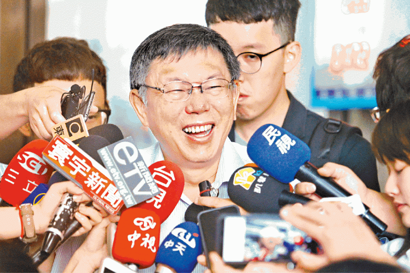 柯文哲表示若選總統,目標將吸納對藍綠兩大政黨不滿的選民。台灣蘋果新聞網 柯文哲表示若選總統,目標將吸納對藍綠兩大政黨不滿的選民。台灣蘋果新聞網