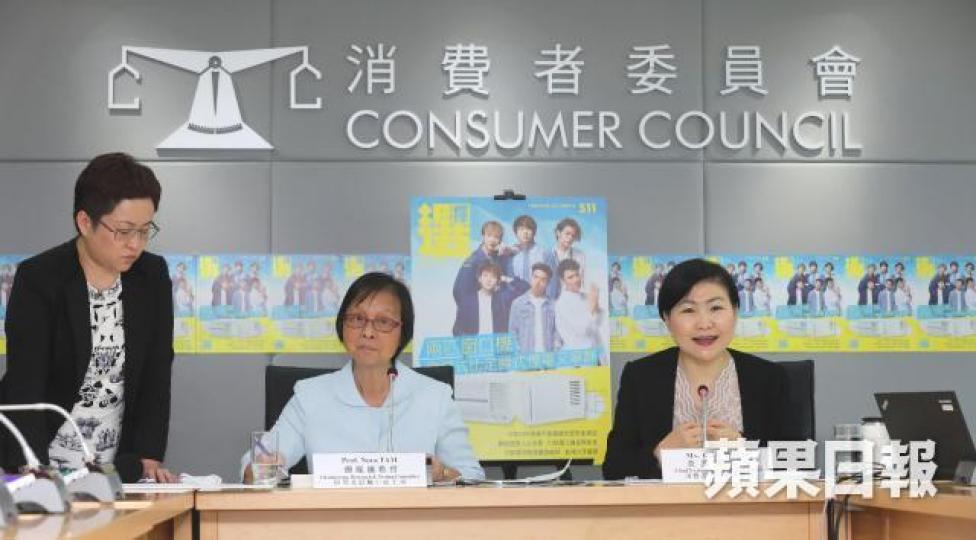 消委會總幹事黃鳳嫺表示,外傭中介服務投訴是存在已久的問題,勞工處應跟進。梁志永攝 消委會總幹事黃鳳嫺表示,外傭中介服務投訴是存在已久的問題,勞工處應跟進。梁志永攝