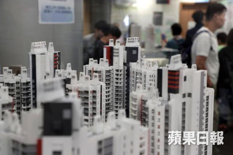 未能抽中居屋的市民,部份轉投居二市場,從而拉高居屋價格。資料圖片 未能抽中居屋的市民,部份轉投居二市場,從而拉高居屋價格。資料圖片