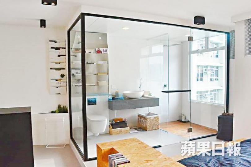 錦豐苑新居屋王單位裝修極前衞,其中浴室更改作全開放式。錦豐苑一伙高層實用428方呎單位,未補地價以530萬元沽出。 錦豐苑新居屋王單位裝修極前衞,其中浴室更改作全開放式。錦豐苑一伙高層實用428方呎單位,未補地價以530萬元沽出。