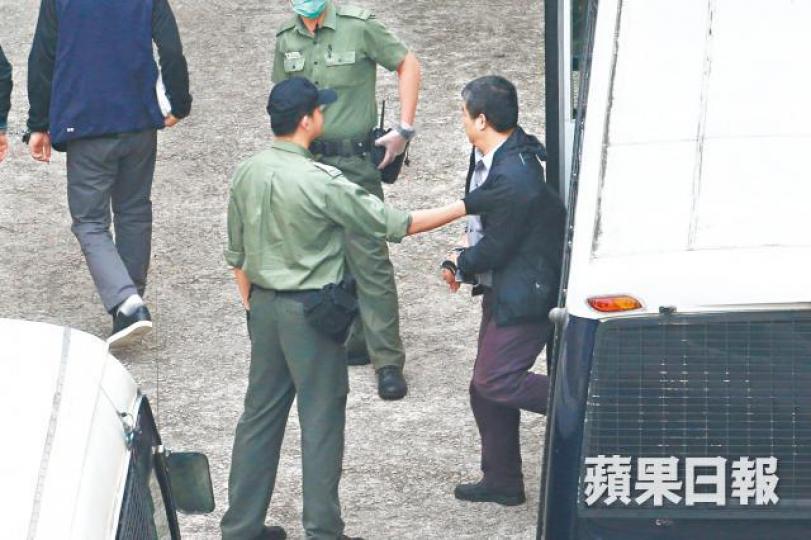 張健華非禮罪成候判,由囚車押到荔枝角收押所。陳善南攝法官練錦鴻 張健華非禮罪成候判,由囚車押到荔枝角收押所。陳善南攝法官練錦鴻