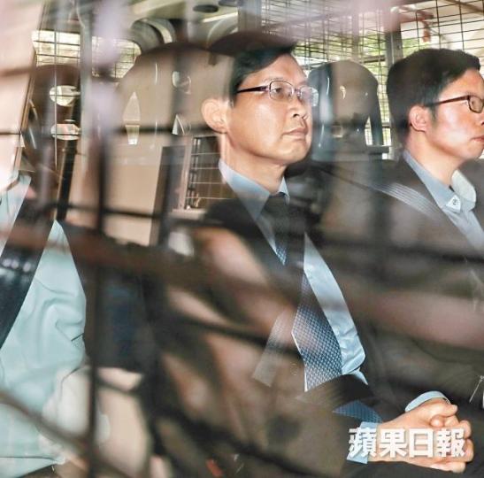 康宏前董事曹貴子昨由警車押解至法院應訊。許頌明攝 康宏前董事曹貴子昨由警車押解至法院應訊。許頌明攝