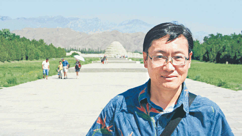 韓孝榮Tim Grose美國學者Tim Grose在書評首段指,新疆集中營關押穆斯林情況令人憂慮,惟該段落全被刪除。 韓孝榮Tim Grose美國學者Tim Grose在書評首段指,新疆集中營關押穆斯林情況令人憂慮,惟該段落全被刪除。