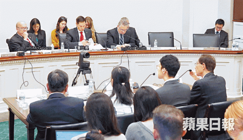 泛民訪問團出席美國國會聽證會,以見證人身份接受CECC委員發問。 王心義攝李柱銘在傳統基金會活動上演講。 泛民訪問團出席美國國會聽證會,以見證人身份接受CECC委員發問。 王心義攝李柱銘在傳統基金會活動上演講。