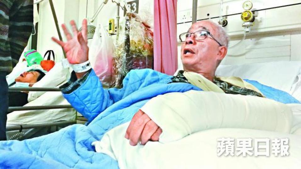 彭未齊左手被踢斷,事後需留院。 彭未齊左手被踢斷,事後需留院。