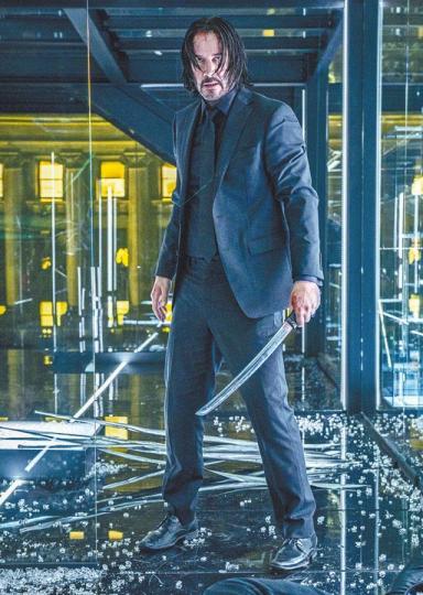 男神奇洛李維斯主演的《殺神John Wick 3》現正在港上映，John Wick不是甚麼偉大英雄，只是一個血仍未冷，希望忠於自己的江湖中人。奇洛日前在節目指為拍《殺神3》，接受綜合格鬥及特種部隊級的槍械訓練。《22世紀殺人網絡》的Kung fu只能在一個虛擬世界裏施展，似在暗示這種東方技藝的超現實性質。