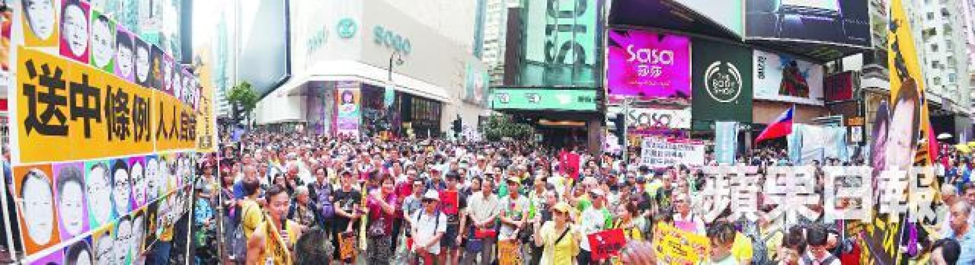 《華爾街日報》提到本港上月13萬人上街,呼籲國際社會共同對抗惡法。 《華爾街日報》提到本港上月13萬人上街,呼籲國際社會共同對抗惡法。