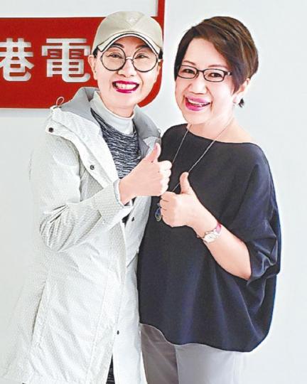 柳影虹（左）當年將前夫的相片撕毀，因當時不想分薄囡囡與後父的感情。