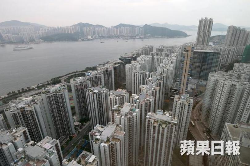 去年下半年不少專家預測香港樓價會大跌,不消半年,現在預測已經大變為升三成,甚至升十年。 資料圖片 去年下半年不少專家預測香港樓價會大跌,不消半年,現在預測已經大變為升三成,甚至升十年。 資料圖片