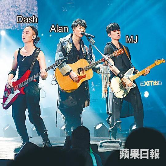 Mr.前晚開紅館騷，紀念成軍10年。Mr.演唱嗰陣台上播咗唔少有關政治議題嘅新聞。謝安琪前晚同老公張繼聰以及囝囝張瞻去睇騷。Mr.五子喺台上忘形演出。