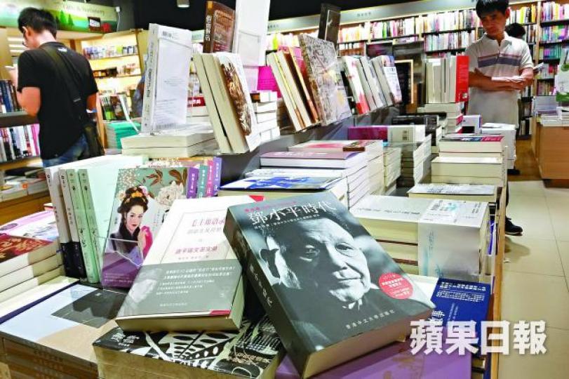 「三中商」書店的政治書題材多不涉敏感話題。 「三中商」書店的政治書題材多不涉敏感話題。