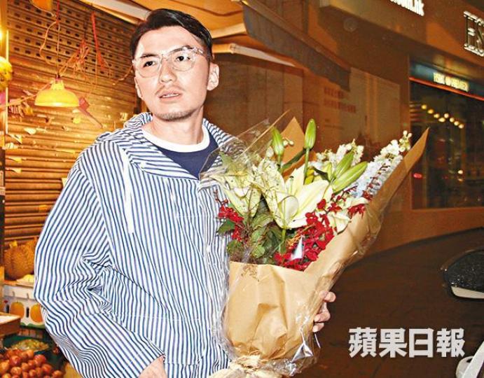 袁偉豪行咗兩間花舖買花，貪呢間包得靚啲。袁偉豪同張寶兒拍拖兩年，但未諗結婚。資料圖片