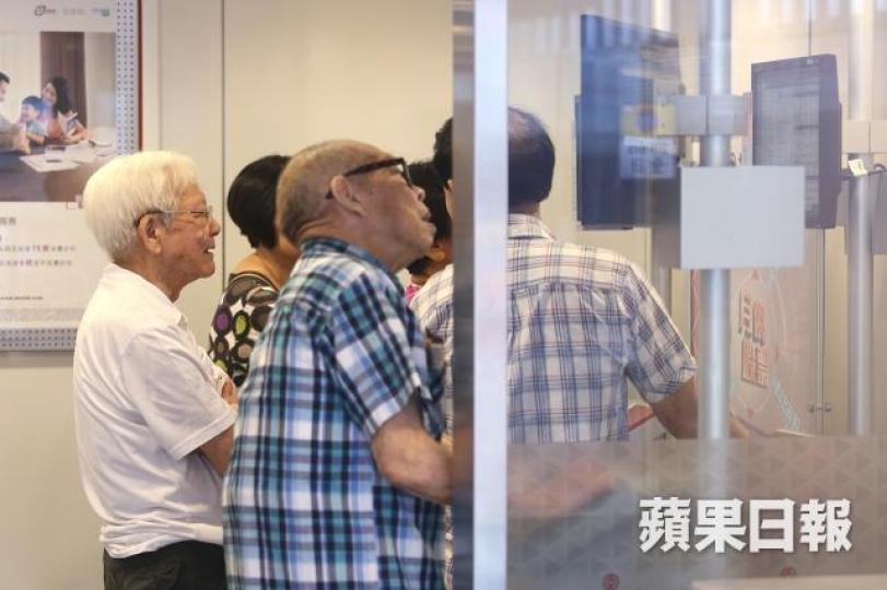 現時有多隻跌到殘的股票,但由於市況不佳,投資者不用急着買。資料圖片 現時有多隻跌到殘的股票,但由於市況不佳,投資者不用急着買。資料圖片