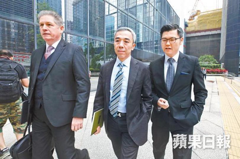 被告馮永業(中)昨出庭聆訊。 被告馮永業(中)昨出庭聆訊。