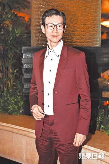 秋官笑說近日股市反覆，與「丁蟹效應」無關。楊千嬅表示希望巡迴演唱會，最後一站可以在香港舉行。