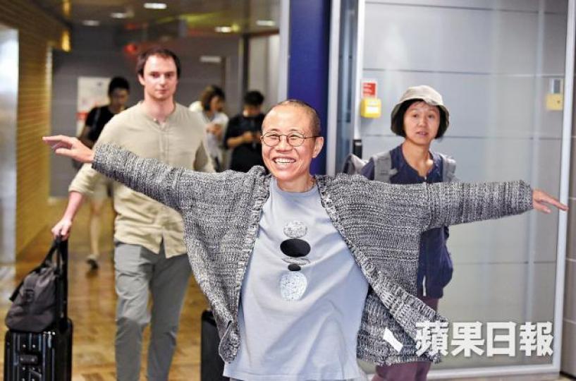 德國是中國異見者避風港,劉霞去年獲批出無期限居留許可;圖為她飛抵芬蘭待轉機赴德。 德國是中國異見者避風港,劉霞去年獲批出無期限居留許可;圖為她飛抵芬蘭待轉機赴德。